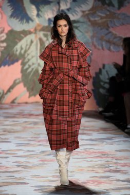 New York, Ny - 12 Şubat: Manken pist Zimmermann için New York moda haftası sırasında yürür: gösterir Galerisi ben New York'ta 12 Şubat 2018 bahar stüdyolarında. 