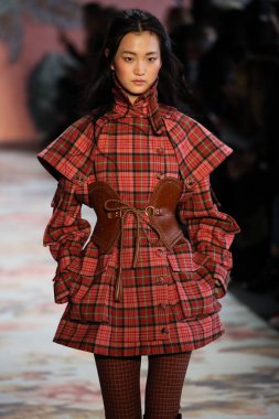 New York, Ny - 12 Şubat: Manken pist Zimmermann için New York moda haftası sırasında yürür: gösterir Galerisi ben New York'ta 12 Şubat 2018 bahar stüdyolarında. 