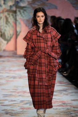 New York, Ny - 12 Şubat: Manken pist Zimmermann için New York moda haftası sırasında yürür: gösterir Galerisi ben New York'ta 12 Şubat 2018 bahar stüdyolarında. 