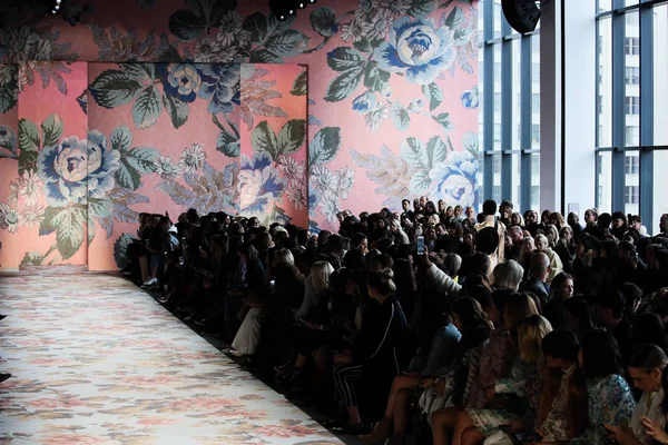 New York, Ny - 12 Şubat: Genel atmosfer New York moda haftası sırasında Zimmermann için pist üzerinde: gösterir Galerisi ben New York'ta 12 Şubat 2018 bahar stüdyolarında. 