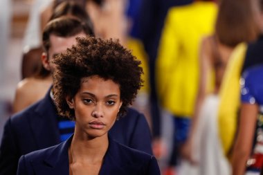 New York, Ny - 12 Şubat: Modelleri yürüyüş Ralph Lauren ilkbahar/yaz 18 moda gösterisi sırasında New York moda haftası 12 Şubat 2018 tarihinde New York'ta, pist final.
