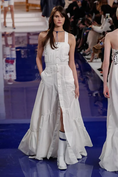 Nova Iorque Fevereiro Modelo Caminha Pista Desfile Moda Ralph Lauren — Fotografia de Stock