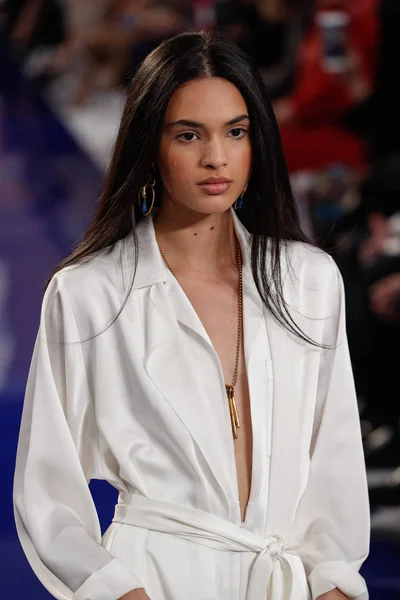 Nueva York Febrero Una Modelo Camina Por Pasarela Ralph Lauren —  Fotos de Stock