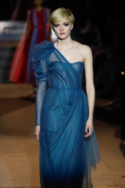 New York, Ny - 12 Şubat: Manken pist Carolina Herrera için New York moda haftası sırasında yürür: gösterir, Museum of Modern Art 12 Şubat 2018 tarihinde New York'ta.