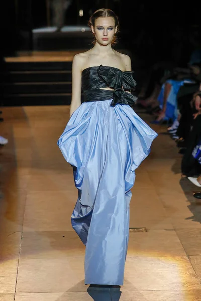 New York February Model Walks Runway Carolina Herrera New York — Stock Photo, Image