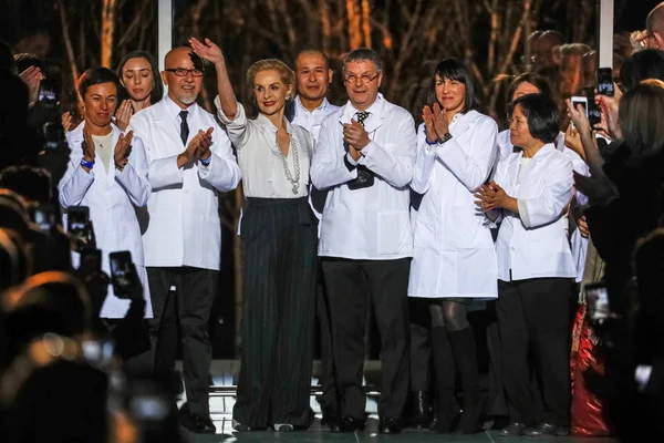 Nueva York Febrero Diseñadora Carolina Herrera Camina Por Pasarela Del — Foto de Stock