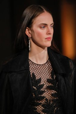 New York, Ny - 12 Şubat: Modelleri yürüyüş New York'ta Oscar De La Renta moda gösterisi sırasında Şubat 2018 New York moda haftası da Cunard Binası, 12 Şubat 2018'de pist final.