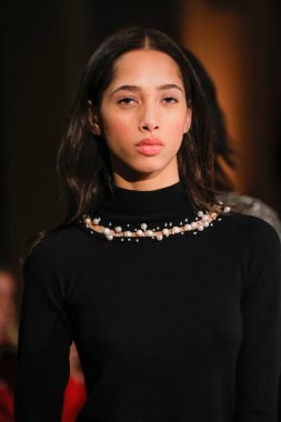 New York, Ny - 12 Şubat: Modelleri yürüyüş New York'ta Oscar De La Renta moda gösterisi sırasında Şubat 2018 New York moda haftası da Cunard Binası, 12 Şubat 2018'de pist final.