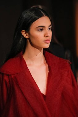 New York, Ny - 12 Şubat: Modelleri yürüyüş New York'ta Oscar De La Renta moda gösterisi sırasında Şubat 2018 New York moda haftası da Cunard Binası, 12 Şubat 2018'de pist final.