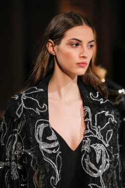 New York, Ny - 12 Şubat: Modelleri yürüyüş New York'ta Oscar De La Renta moda gösterisi sırasında Şubat 2018 New York moda haftası da Cunard Binası, 12 Şubat 2018'de pist final.