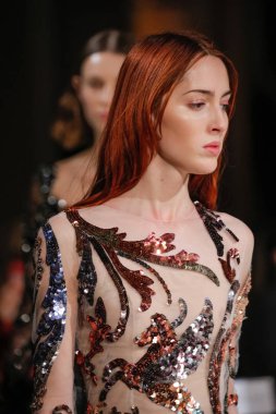 New York, Ny - 12 Şubat: Modelleri yürüyüş New York'ta Oscar De La Renta moda gösterisi sırasında Şubat 2018 New York moda haftası da Cunard Binası, 12 Şubat 2018'de pist final.