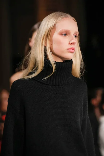 New York Şubat Modelleri Yürüyüş New York Oscar Renta Moda — Stok fotoğraf