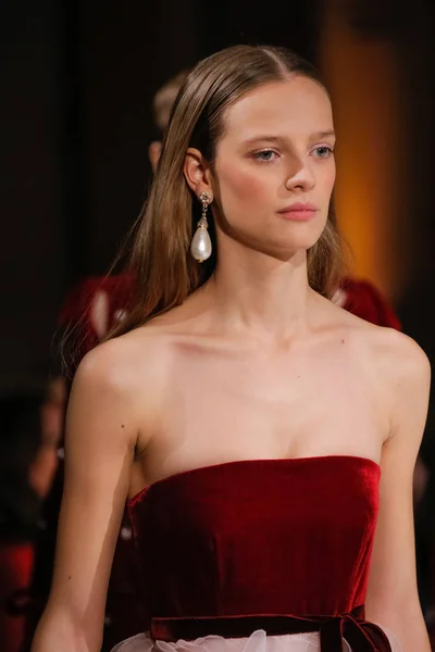 New York February Modele Merg Pista Finală Spectacolul Modă Oscar — Fotografie, imagine de stoc