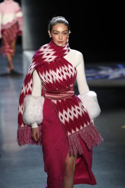 New York, Ny - 11 Şubat: Gigi Hadid Prabal Gurung sonbahar 2018 galeride giyen pist yürür ben New York'ta 11 Şubat 2018 bahar stüdyolarında.