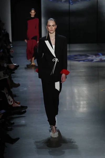 New York February Model Walks Runway Wearing Prabal Gurung Fall — Stock Photo, Image