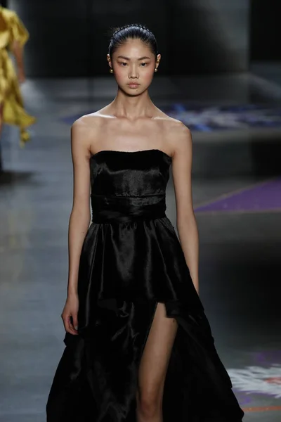 New York February Model Walks Runway Wearing Prabal Gurung Fall — Stock Photo, Image