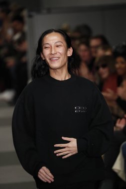 New York, Ny - Şubat 10: Tasarımcı Alexander Wang yürür Alexander Wang defile pist New York moda haftası sırasında 4 Times Square'de 10 Şubat 2018 New York'ta. 