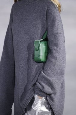 New York, Ny - 11 Şubat: Manken Tibi sonbahar 2018 Pier 17, 11 Şubat 2018 New York'ta giyen pist yürür.