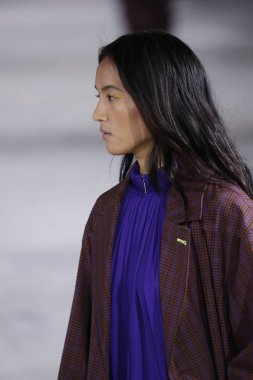 New York, Ny - 11 Şubat: Manken Tibi sonbahar 2018 Pier 17, 11 Şubat 2018 New York'ta giyen pist yürür.