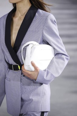 New York, Ny - 11 Şubat: Manken Tibi sonbahar 2018 Pier 17, 11 Şubat 2018 New York'ta giyen pist yürür.