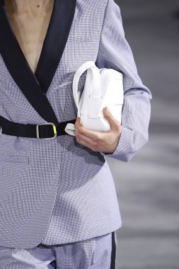 New York, Ny - 11 Şubat: Manken Tibi sonbahar 2018 Pier 17, 11 Şubat 2018 New York'ta giyen pist yürür.