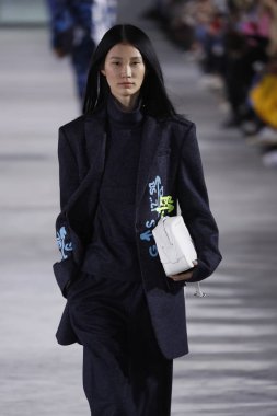 New York, Ny - 11 Şubat: Manken Tibi sonbahar 2018 Pier 17, 11 Şubat 2018 New York'ta giyen pist yürür.