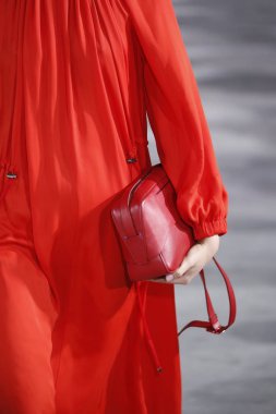 New York, Ny - 11 Şubat: Manken Tibi sonbahar 2018 Pier 17, 11 Şubat 2018 New York'ta giyen pist yürür.