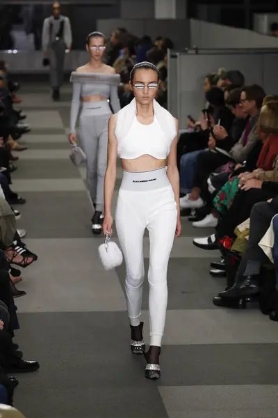 Nova Iorque Fevereiro Modelo Caminha Pista Alexander Wang Fashion Show — Fotografia de Stock