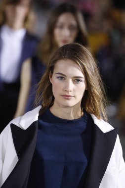 New York, Ny - 11 Şubat: Modelleri yürüyüş Tibi sonbahar 2018 Pier 17, 11 Şubat 2018 New York'ta giyen pist final.