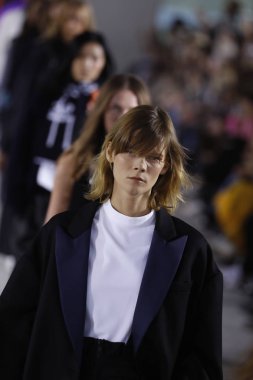 New York, Ny - 11 Şubat: Modelleri yürüyüş Tibi sonbahar 2018 Pier 17, 11 Şubat 2018 New York'ta giyen pist final.