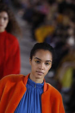 New York, Ny - 11 Şubat: Modelleri yürüyüş Tibi sonbahar 2018 Pier 17, 11 Şubat 2018 New York'ta giyen pist final.