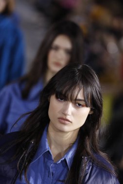 New York, Ny - 11 Şubat: Modelleri yürüyüş Tibi sonbahar 2018 Pier 17, 11 Şubat 2018 New York'ta giyen pist final.