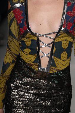 New York, Ny - Şubat 10: Manken Custo Barcelona defile pist üzerinde 10 Şubat 2018 New York moda haftası sırasında New York'ta yürür. 