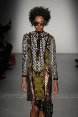 New York, Ny - Şubat 10: Manken Custo Barcelona defile pist üzerinde 10 Şubat 2018 New York moda haftası sırasında New York'ta yürür. 