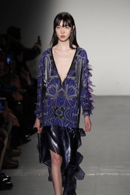 New York, Ny - Şubat 10: Manken Custo Barcelona defile pist üzerinde 10 Şubat 2018 New York moda haftası sırasında New York'ta yürür. 