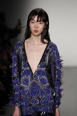 New York, Ny - Şubat 10: Manken Custo Barcelona defile pist üzerinde 10 Şubat 2018 New York moda haftası sırasında New York'ta yürür. 