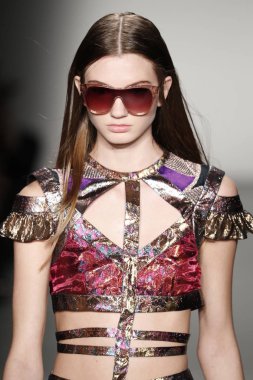 New York, Ny - Şubat 10: Manken Custo Barcelona defile pist üzerinde 10 Şubat 2018 New York moda haftası sırasında New York'ta yürür. 