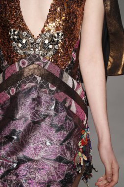 New York, Ny - Şubat 10: Manken Custo Barcelona defile pist üzerinde 10 Şubat 2018 New York moda haftası sırasında New York'ta yürür. 