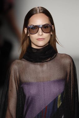 New York, Ny - Şubat 10: Manken Custo Barcelona defile pist üzerinde 10 Şubat 2018 New York moda haftası sırasında New York'ta yürür. 