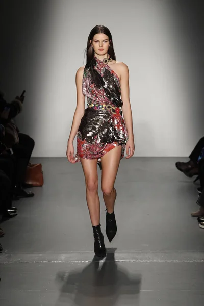 New York Února Model Chodí Dráze Zákazníky Barcelona Módní Show — Stock fotografie