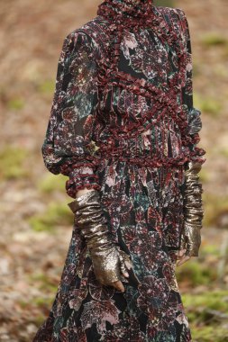 Paris, Fransa - Mart 06: Manken pist Chanel gösterisi sırasında bölümü, Paris moda hafta kadın giyim Sonbahar/Kış 2018/2019 olarak 6 Mart 2018 Paris, Fransa'da yürür. 