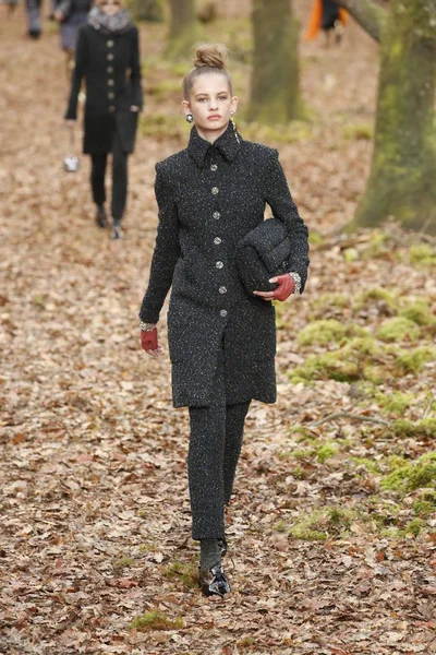 Paris France March Model Walks Runway Chanel Show Part Paris — Stock Photo, Image