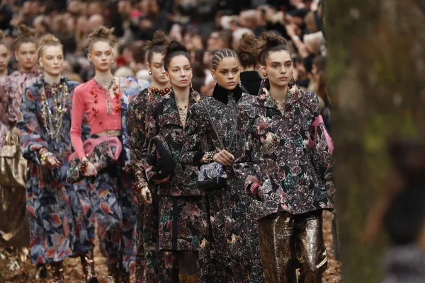 Paris Frankrijk Maart Modellen Lopen Start Landingsbaan Finale Tijdens Chanel — Stockfoto