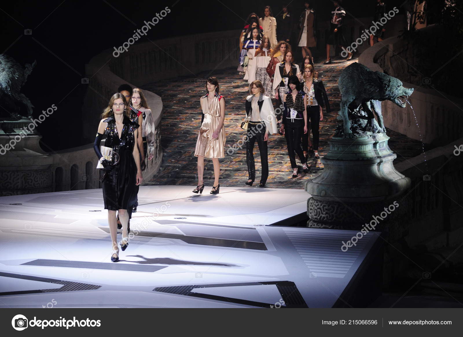 Paris France March Models Walk Runway Finale Louis Vuitton Show – Stock  Editorial Photo © fashionstock #215066596