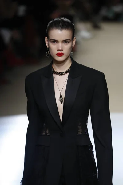 Paris France März Ein Model Läuft Während Der Alexander Mcqueen — Stockfoto