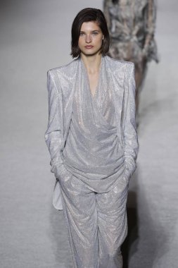 Paris, Fransa - Mart 02: Manken pist Balmain gösterisi sırasında Paris moda hafta kadın giyim Sonbahar/Kış 2018/2019 bir parçası olarak 2 Mart 2018 Paris, Fransa'da yürür.