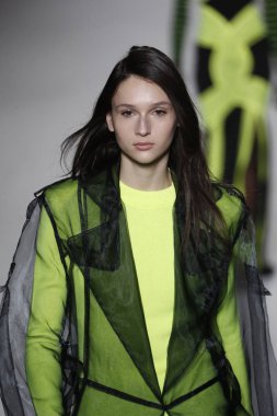 Paris, Fransa - Mart 02: Manken pist Balmain gösterisi sırasında Paris moda hafta kadın giyim Sonbahar/Kış 2018/2019 bir parçası olarak 2 Mart 2018 Paris, Fransa'da yürür.