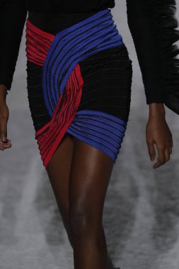 Paris, Fransa - Mart 02: Manken pist Balmain gösterisi sırasında Paris moda hafta kadın giyim Sonbahar/Kış 2018/2019 bir parçası olarak 2 Mart 2018 Paris, Fransa'da yürür.