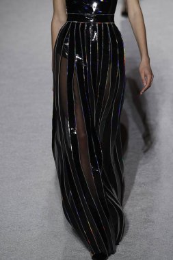 Paris, Fransa - Mart 02: Manken pist Balmain gösterisi sırasında Paris moda hafta kadın giyim Sonbahar/Kış 2018/2019 bir parçası olarak 2 Mart 2018 Paris, Fransa'da yürür.