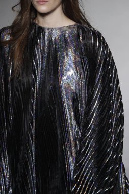 Paris, Fransa - Mart 02: Manken pist Balmain gösterisi sırasında Paris moda hafta kadın giyim Sonbahar/Kış 2018/2019 bir parçası olarak 2 Mart 2018 Paris, Fransa'da yürür.